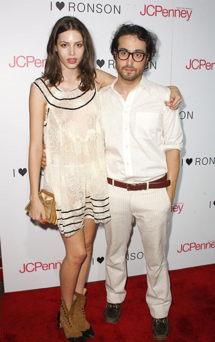 Spécial St Valentin: looks de couples! Charlotte Kemp Muhl et Sean Lennon, source:www.actustar.com
