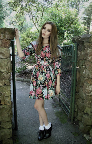Streetstyle: 8 looks de style! VINTAGE FLORAL: Sarah L, source: www.lookbook.nu Streetstyle: 8 looks de style!