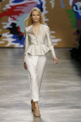 http://www.dressingenligne.fr/Blog/Blog/wp-content/uploads/2010/07/McCartney-20RS10-204198_img_261_392.jpg